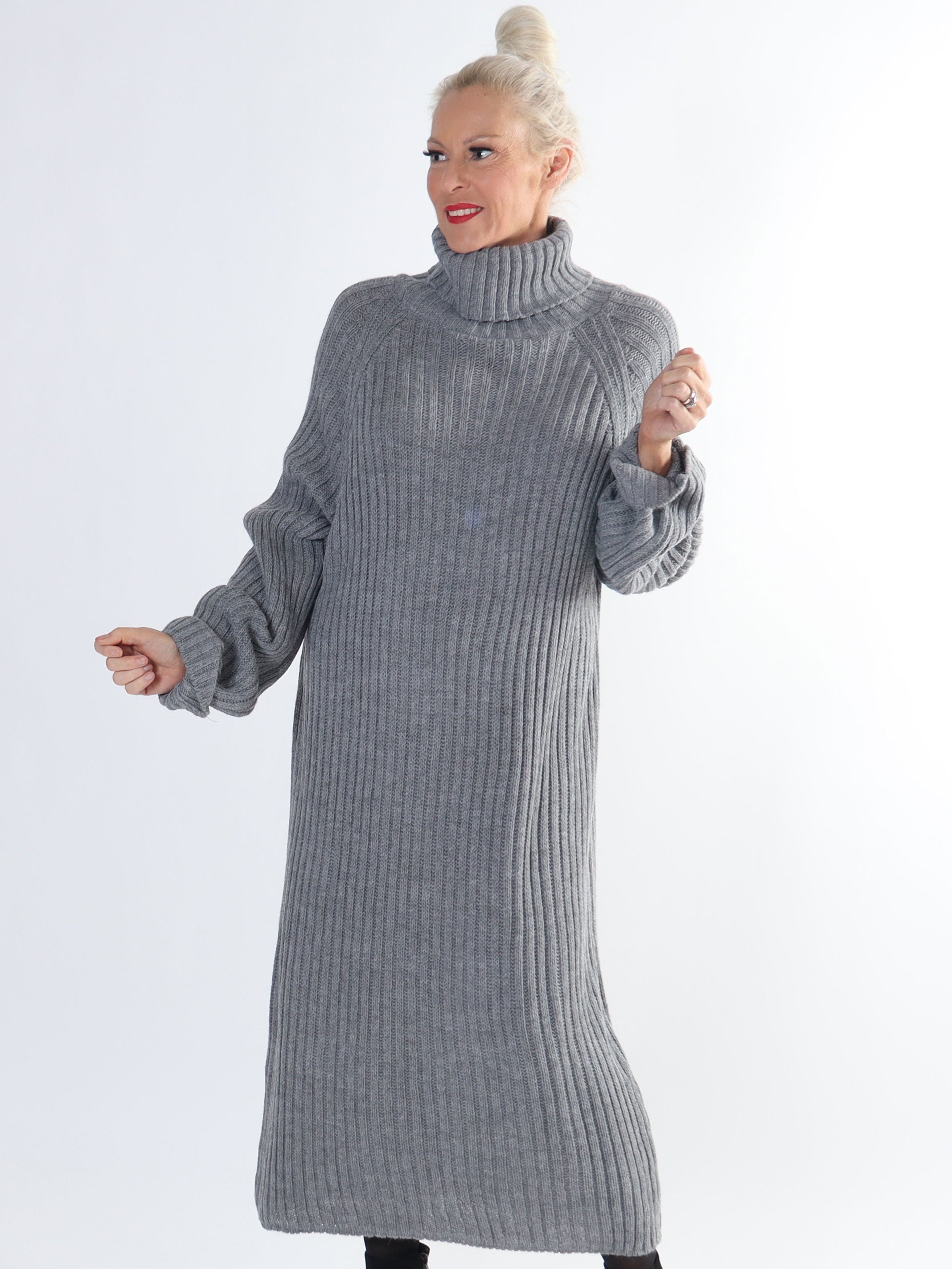 Milu - Lang plus size strikkjole med rib